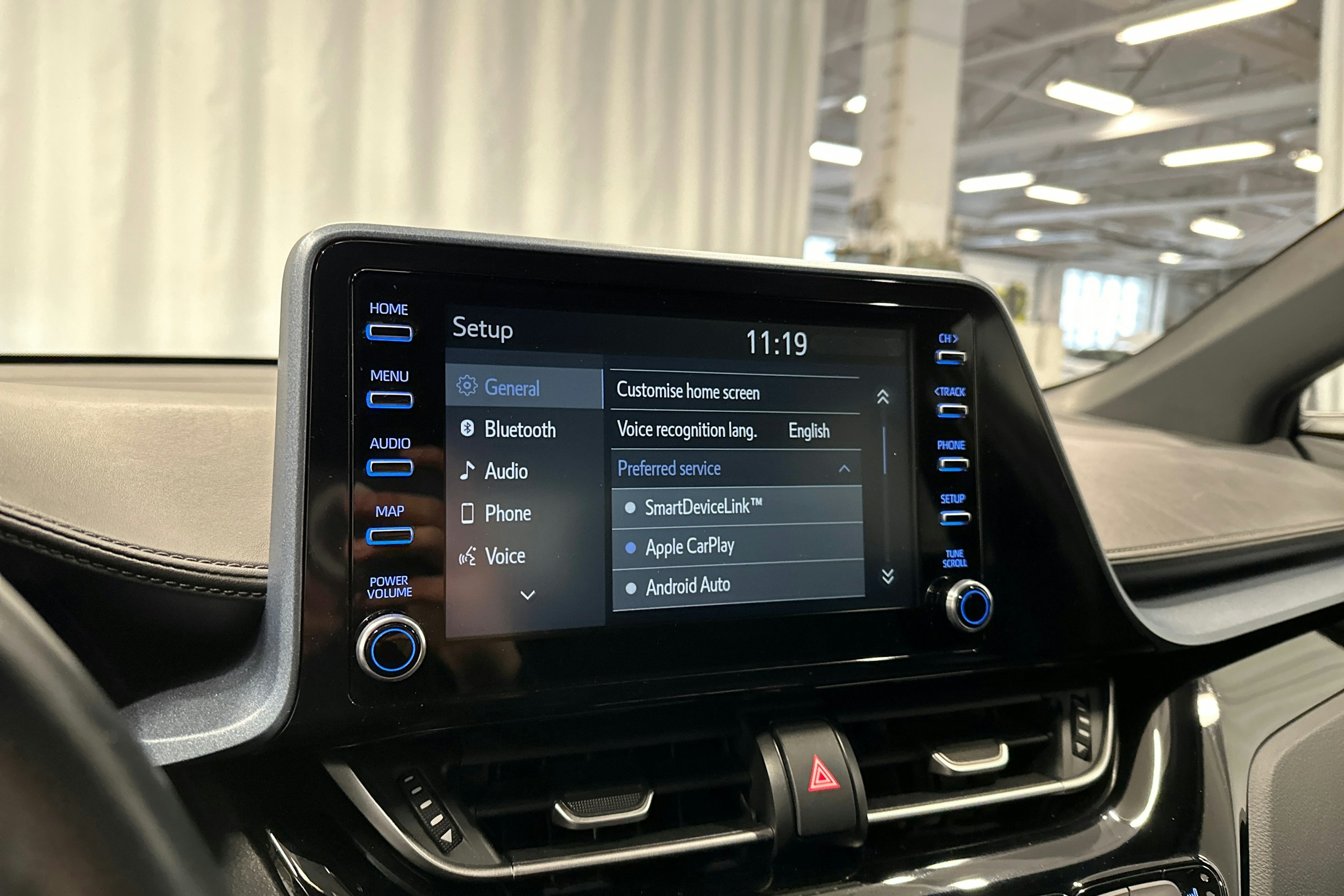 harmaa Toyota C-HR 2020 kuva 18.