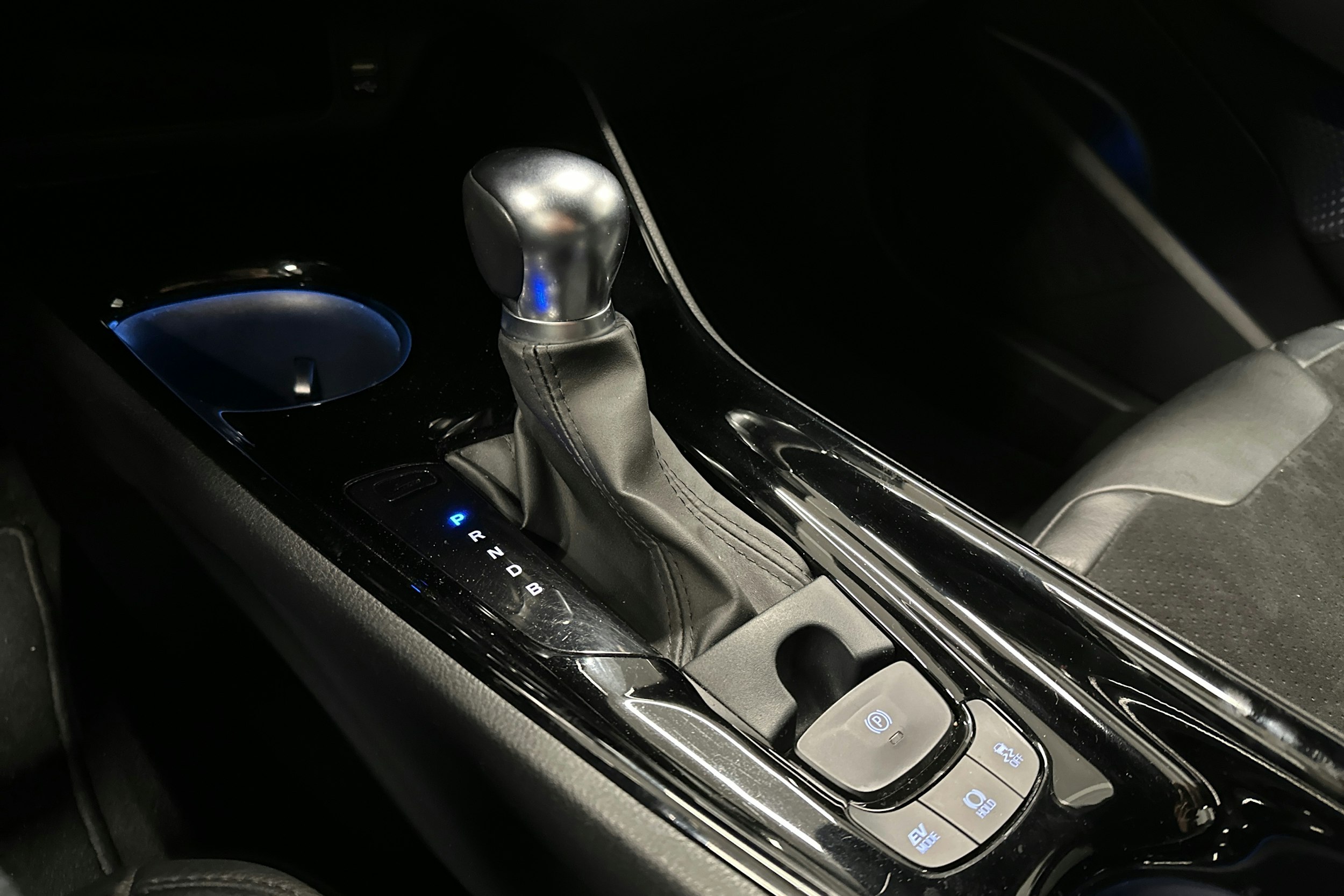 harmaa Toyota C-HR 2020 kuva 20.