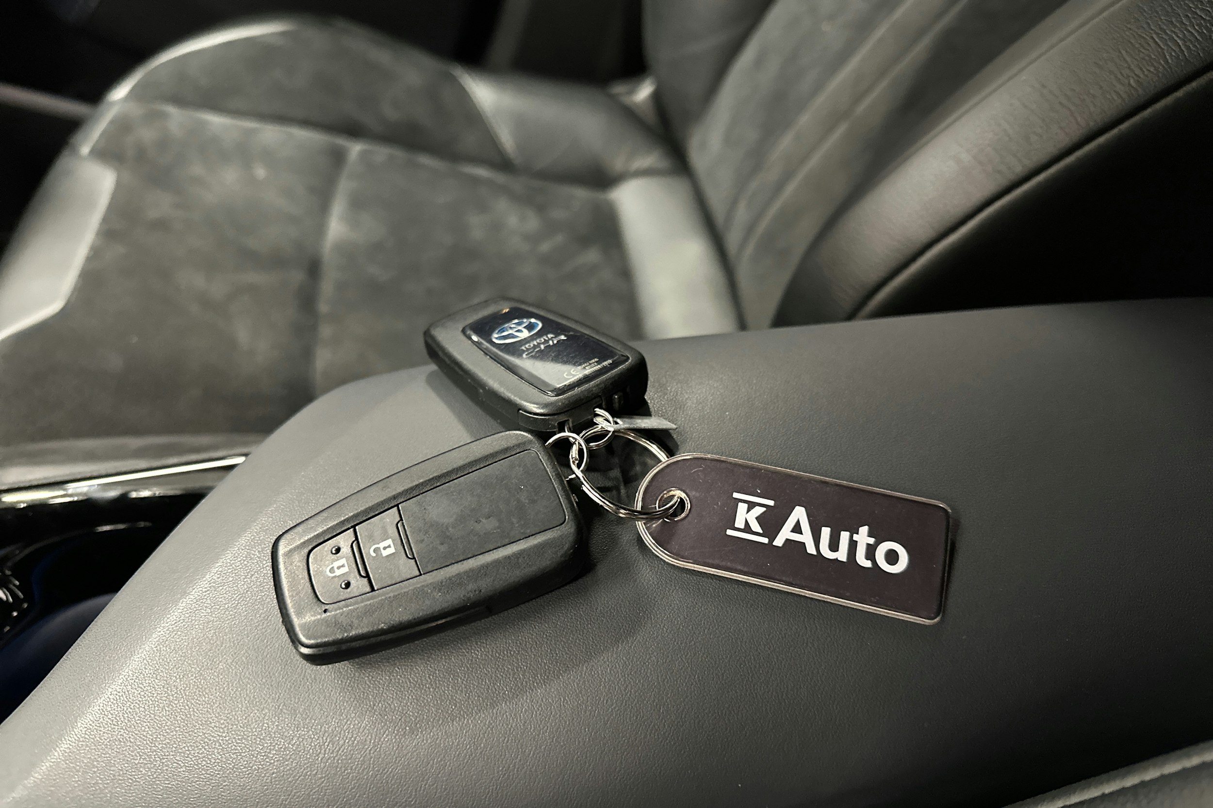 harmaa Toyota C-HR 2020 kuva 25.