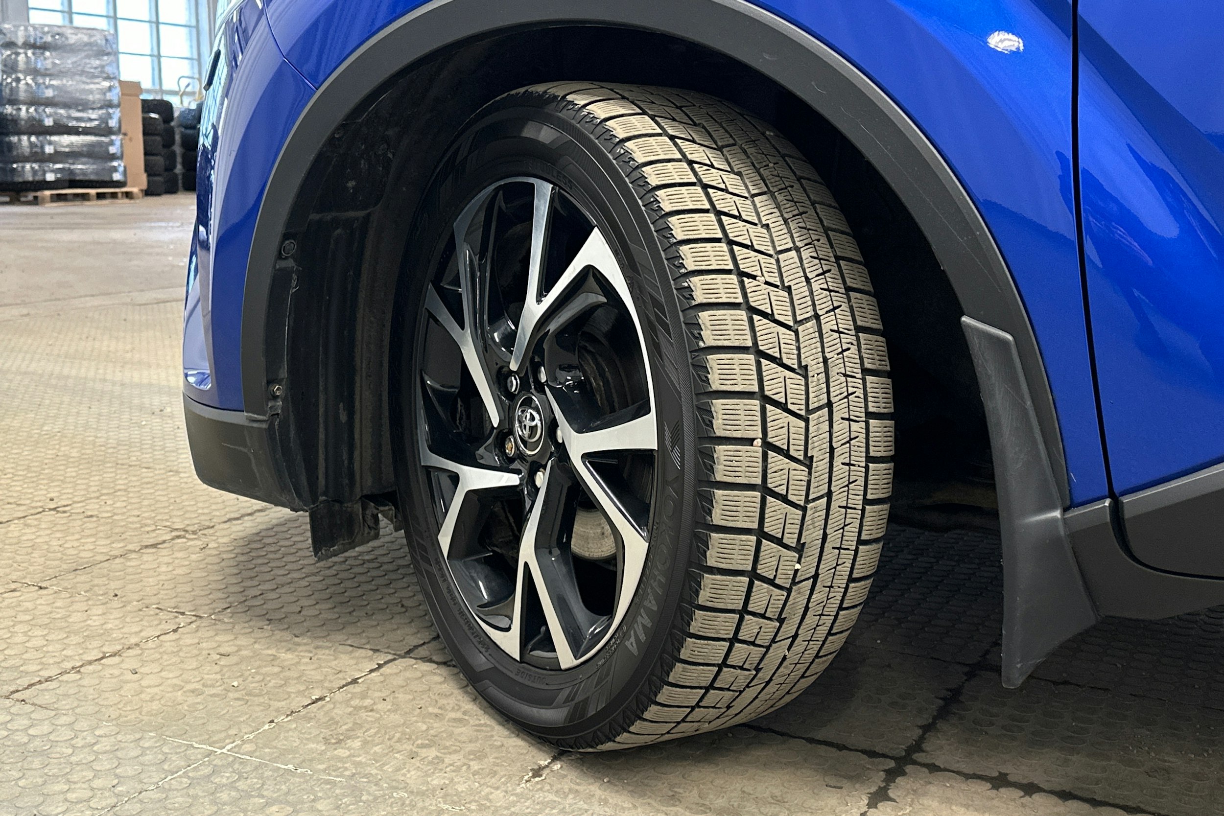 sininen Toyota C-HR 2020 kuva 13.