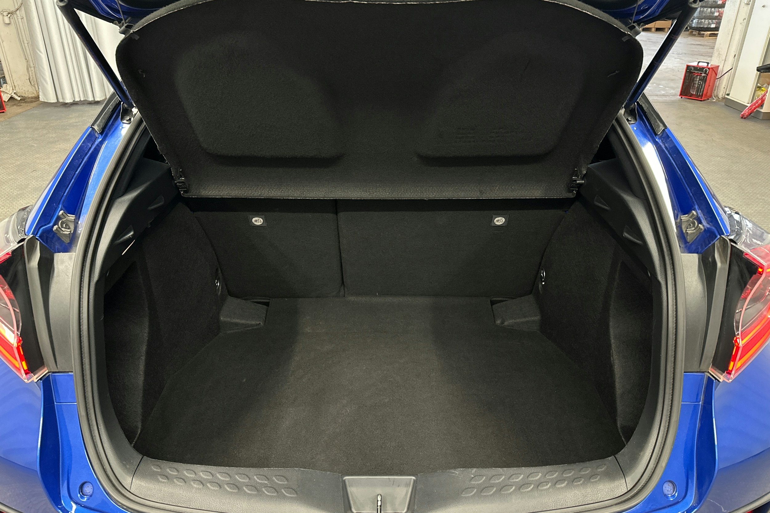 sininen Toyota C-HR 2020 kuva 14.