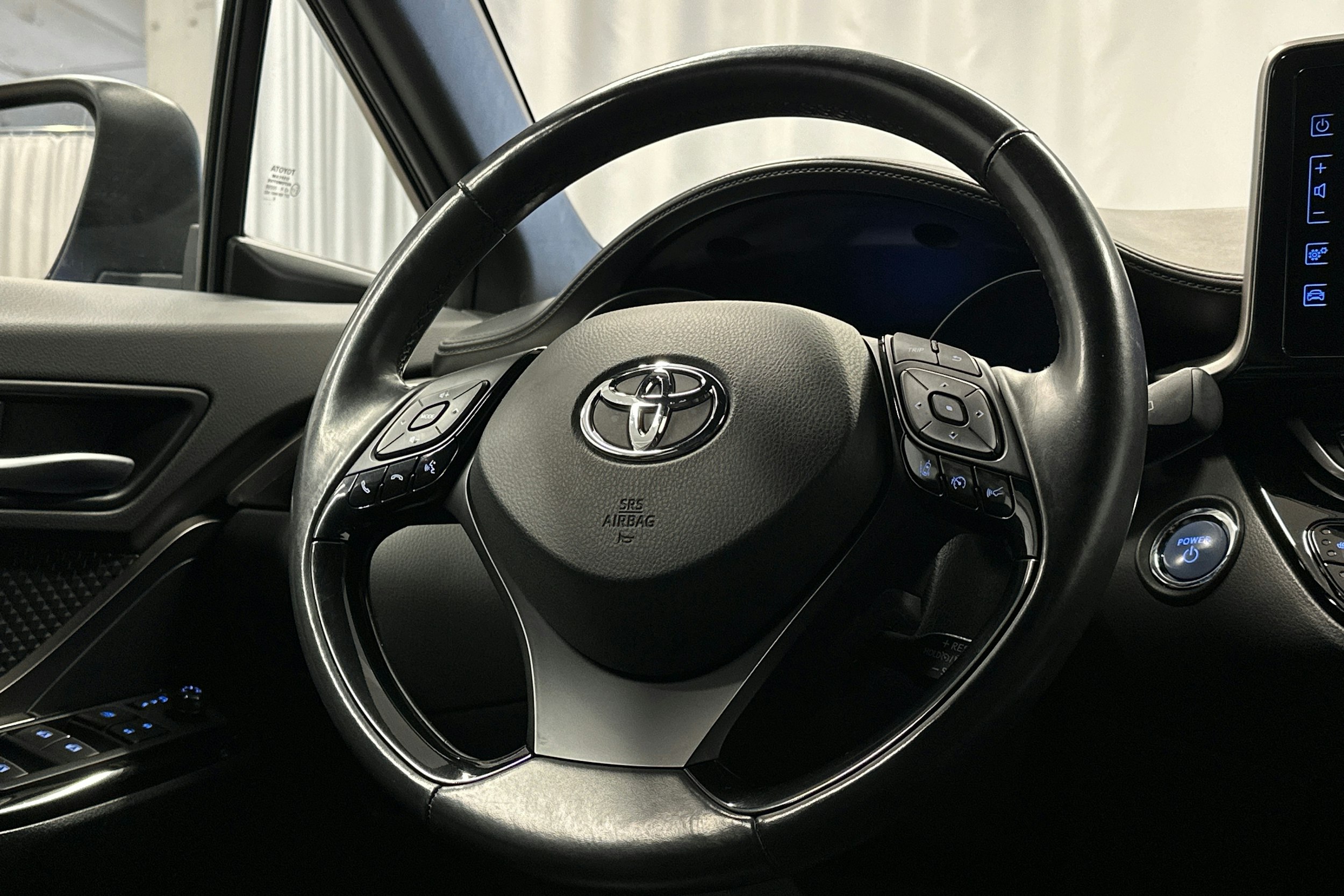 sininen Toyota C-HR 2020 kuva 16.