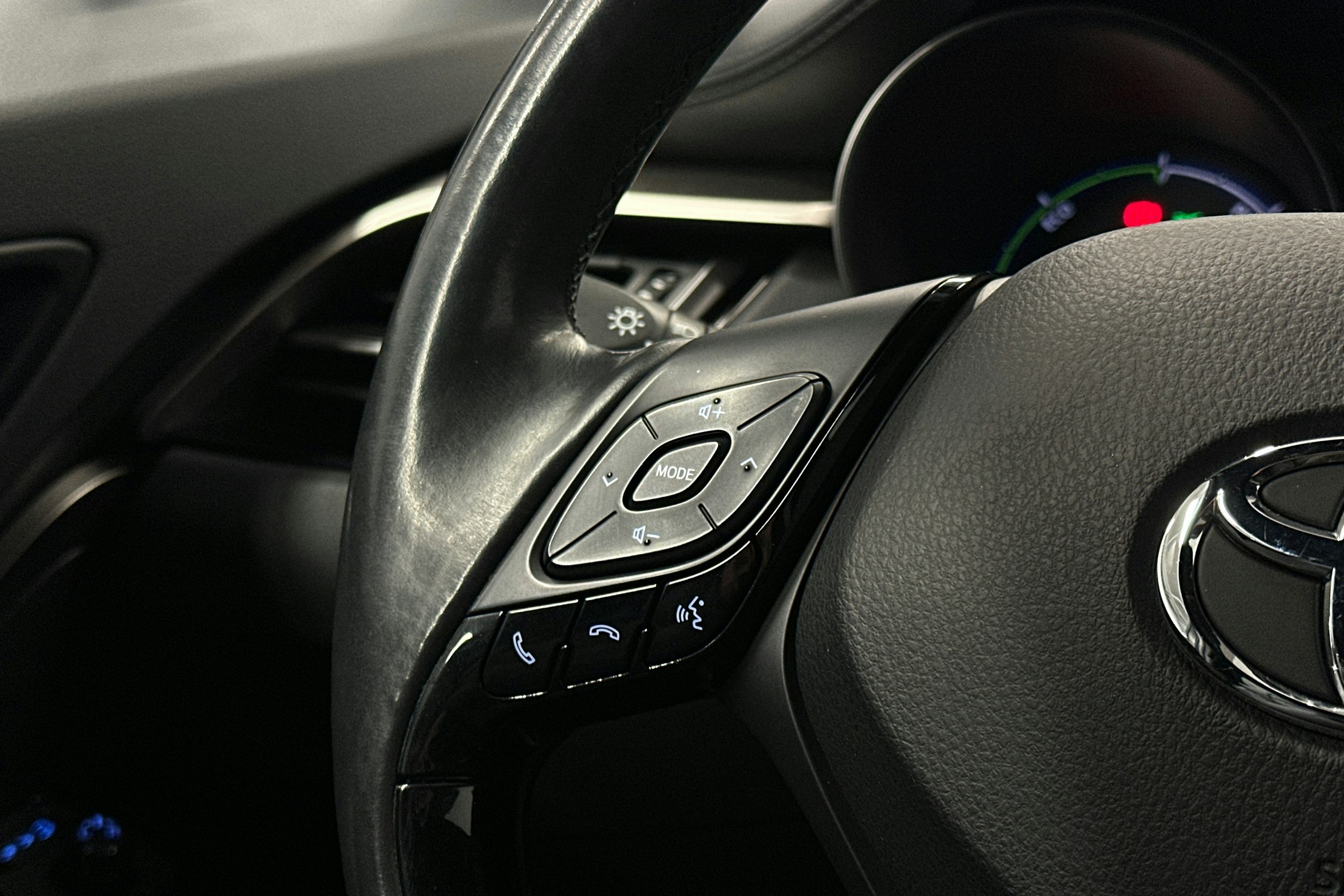 sininen Toyota C-HR 2020 kuva 17.