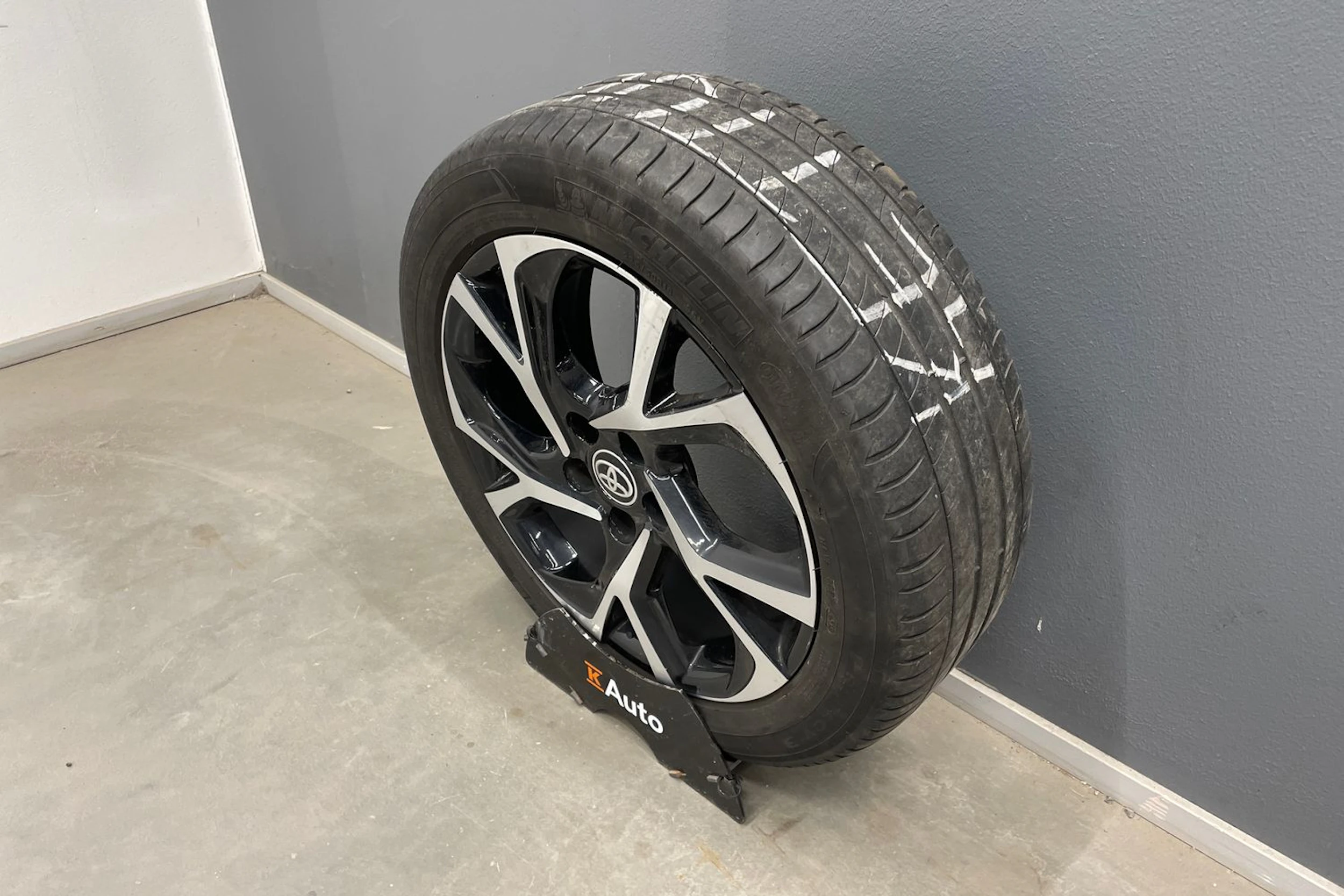 sininen Toyota C-HR 2020 kuva 11.