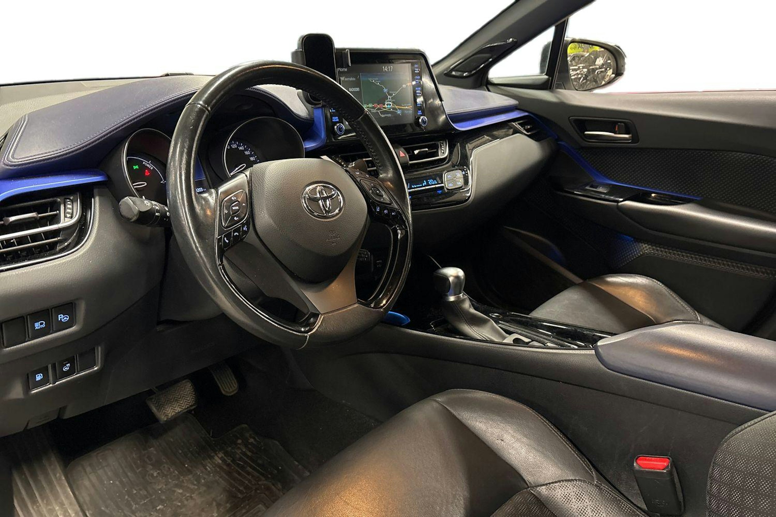 valkoinen Toyota C-HR 2020 kuva 3.