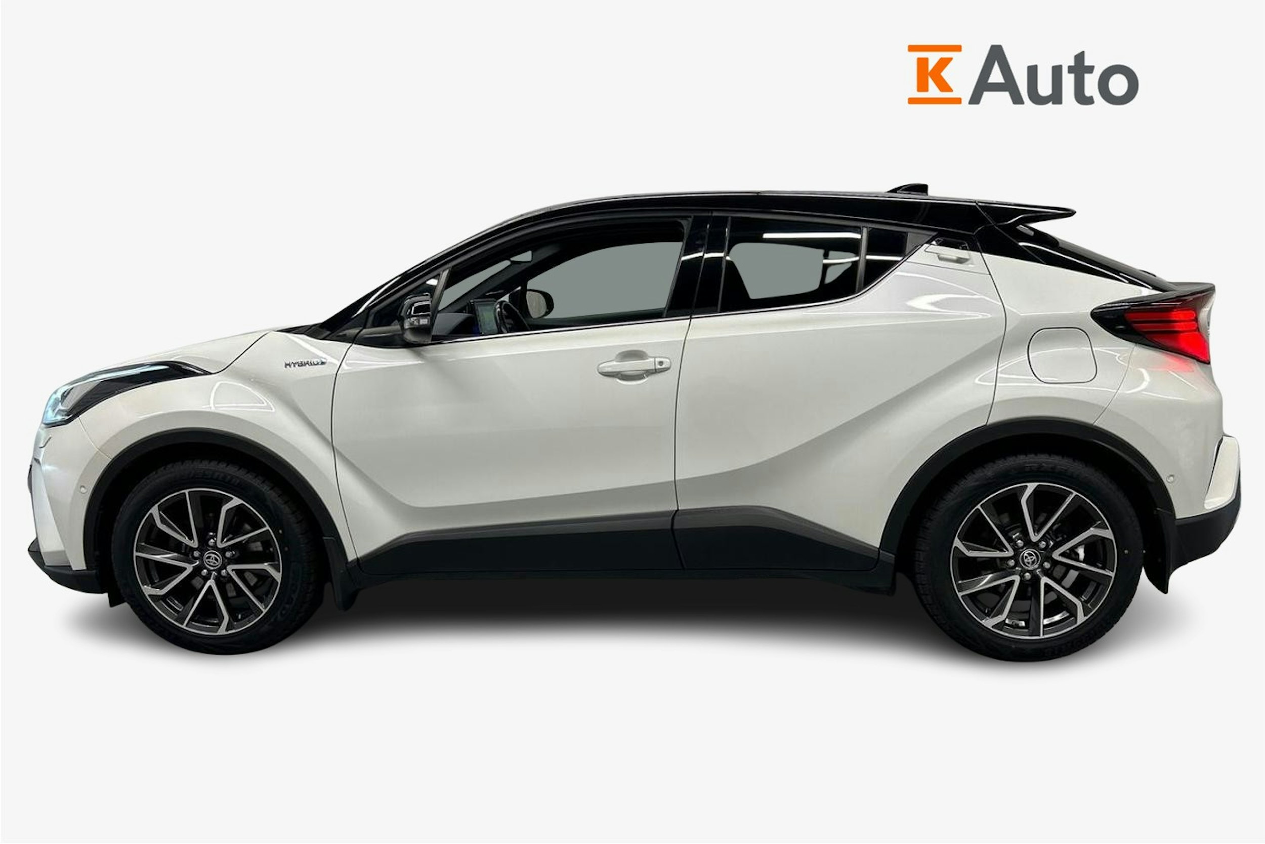valkoinen Toyota C-HR 2020 kuva 6.