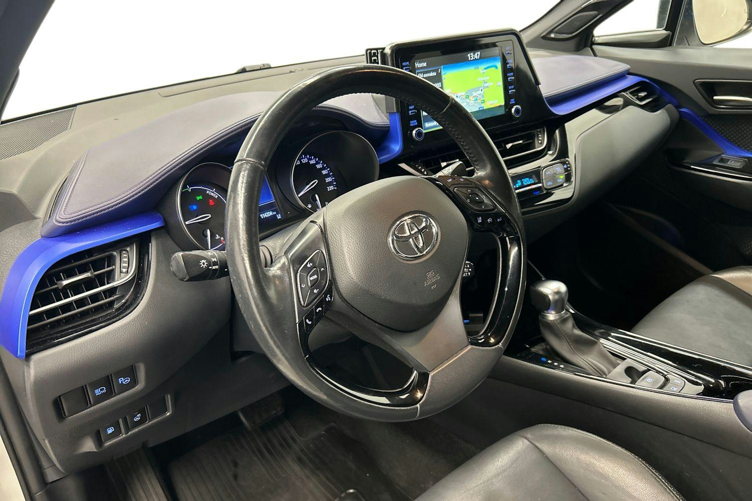 valkoinen Toyota C-HR 2020 kuva 7.