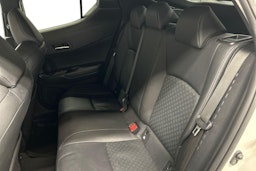 valkoinen Toyota C-HR 2020 kuva 10.