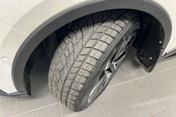 valkoinen Toyota C-HR 2020 kuva 13.