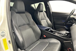 valkoinen Toyota C-HR 2020 kuva 14.