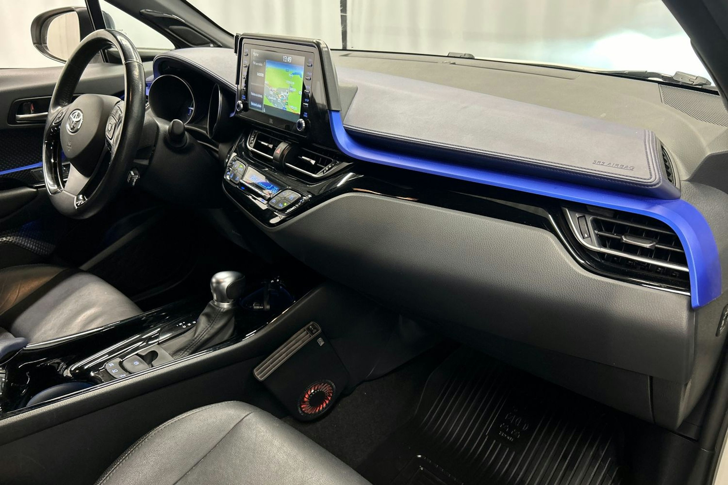 valkoinen Toyota C-HR 2020 kuva 15.