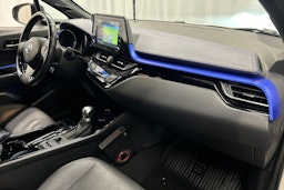 valkoinen Toyota C-HR 2020 kuva 15.