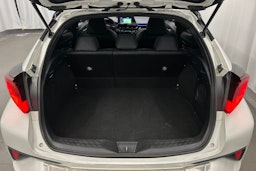 valkoinen Toyota C-HR 2020 kuva 16.