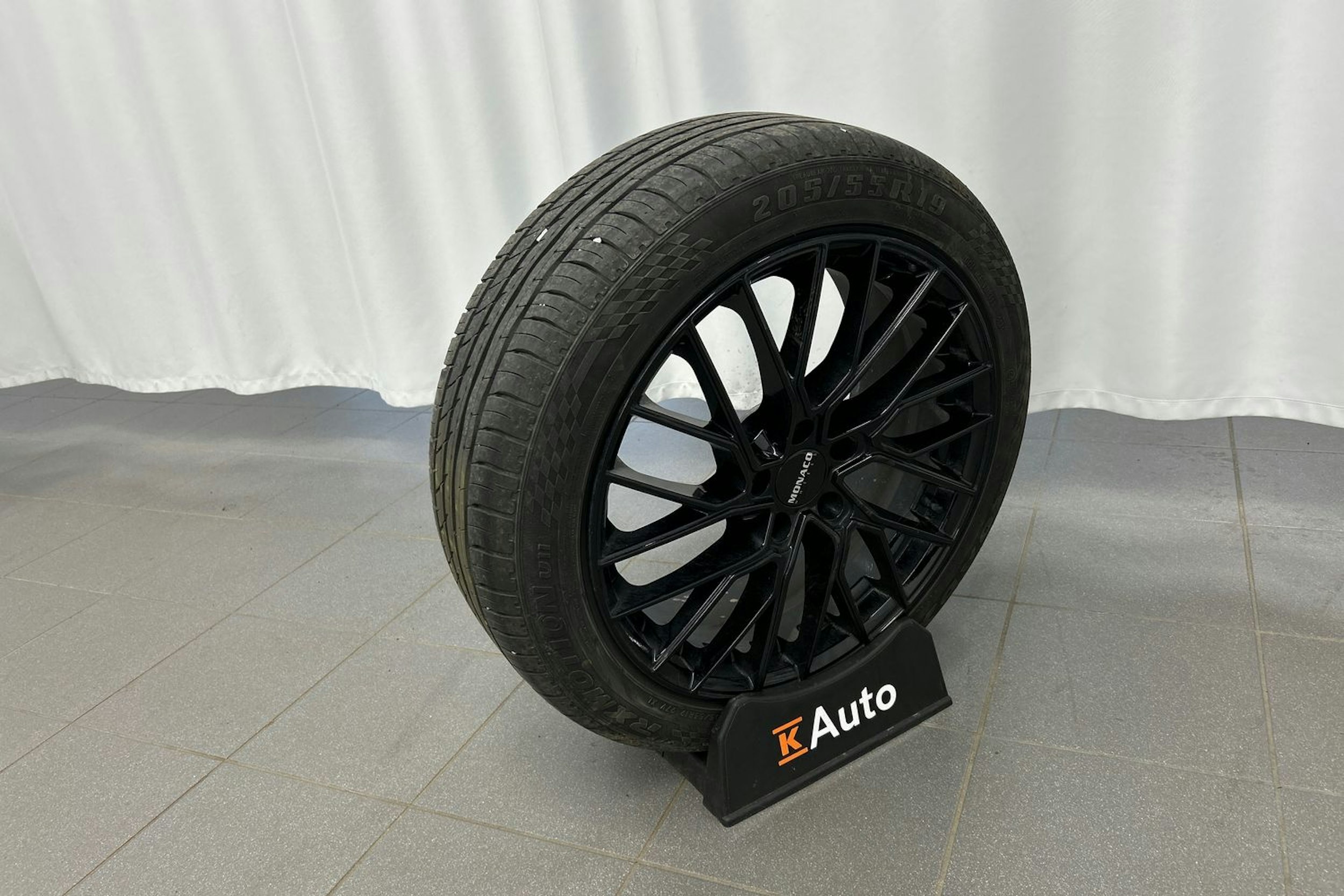 valkoinen Toyota C-HR 2020 kuva 17.