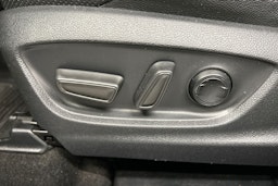 valkoinen Toyota C-HR 2020 kuva 18.