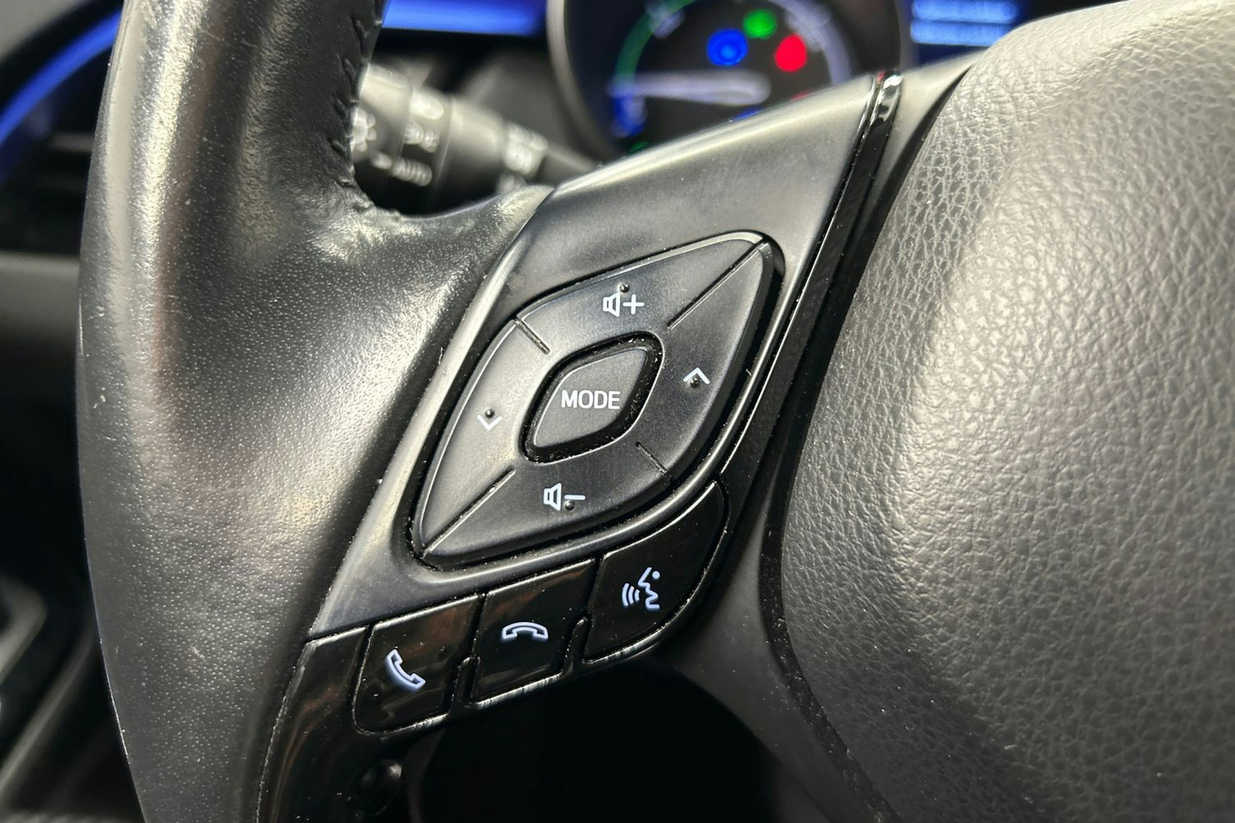 valkoinen Toyota C-HR 2020 kuva 21.