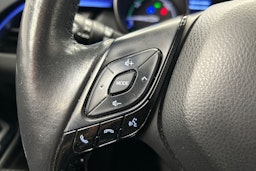 valkoinen Toyota C-HR 2020 kuva 21.