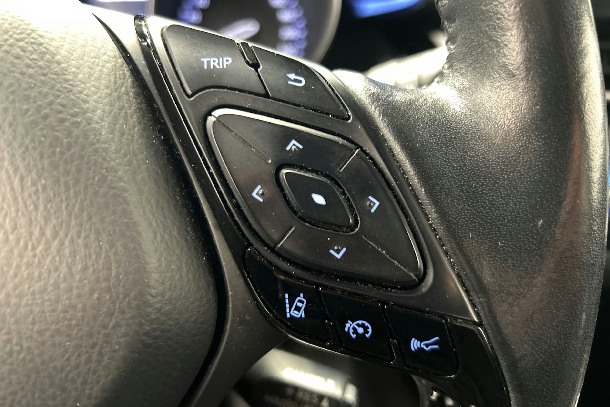 valkoinen Toyota C-HR 2020 kuva 22.