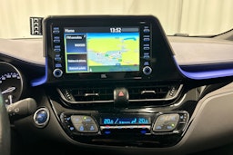 valkoinen Toyota C-HR 2020 kuva 23.