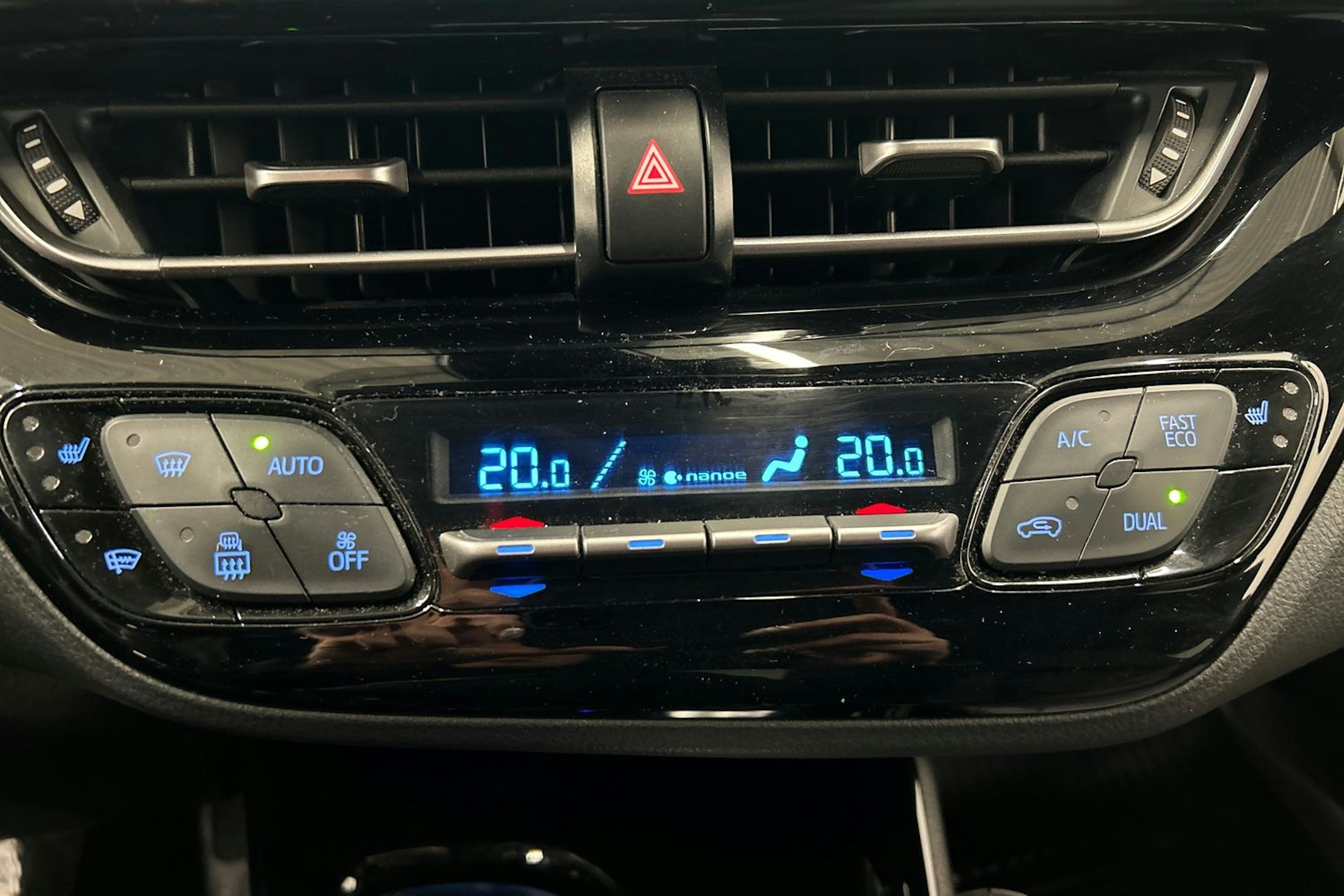 valkoinen Toyota C-HR 2020 kuva 25.