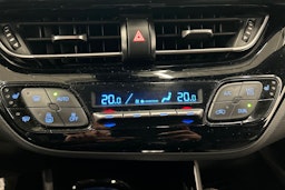 valkoinen Toyota C-HR 2020 kuva 25.