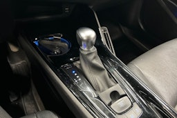 valkoinen Toyota C-HR 2020 kuva 26.