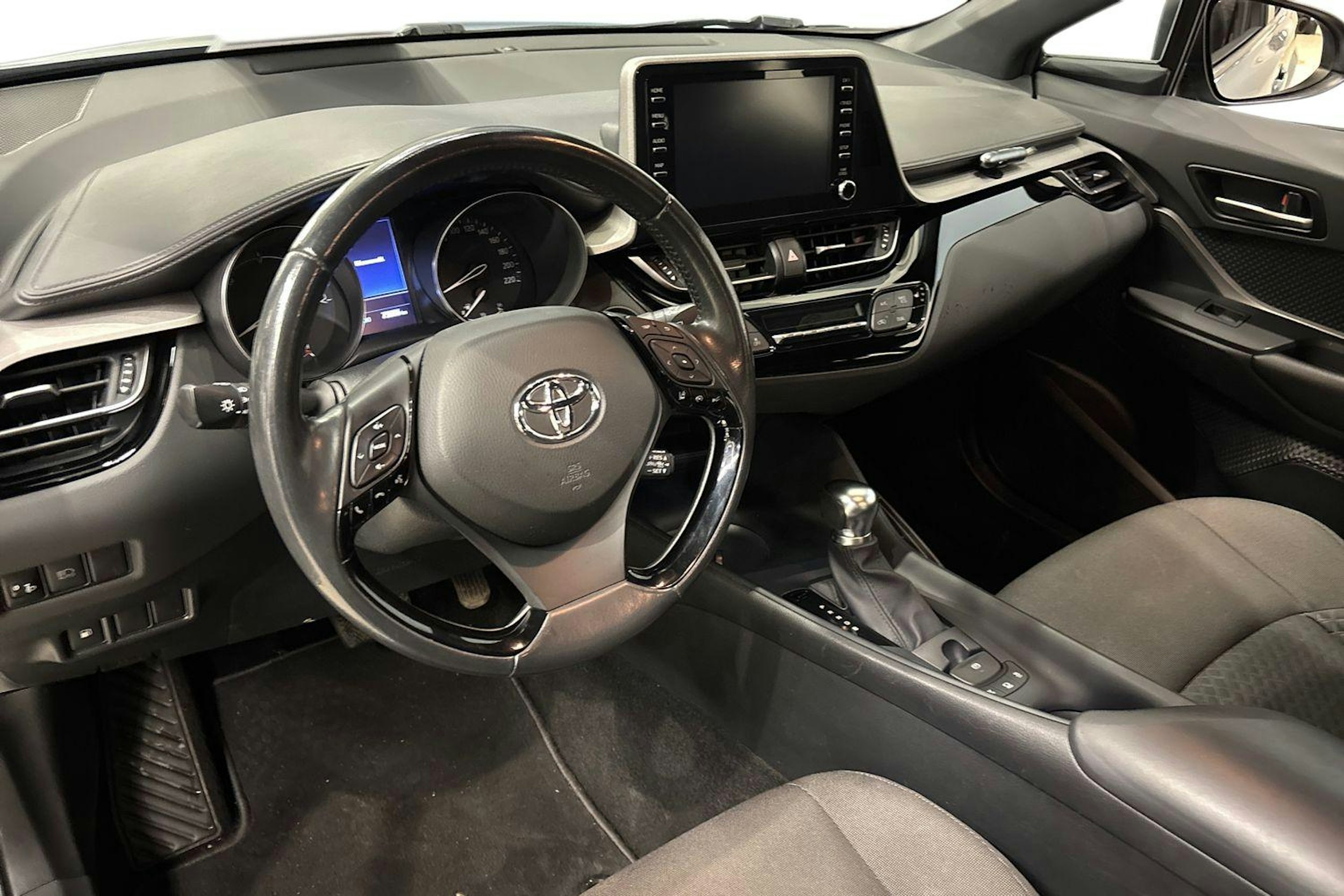 harmaa Toyota C-HR 2020 kuva 7.