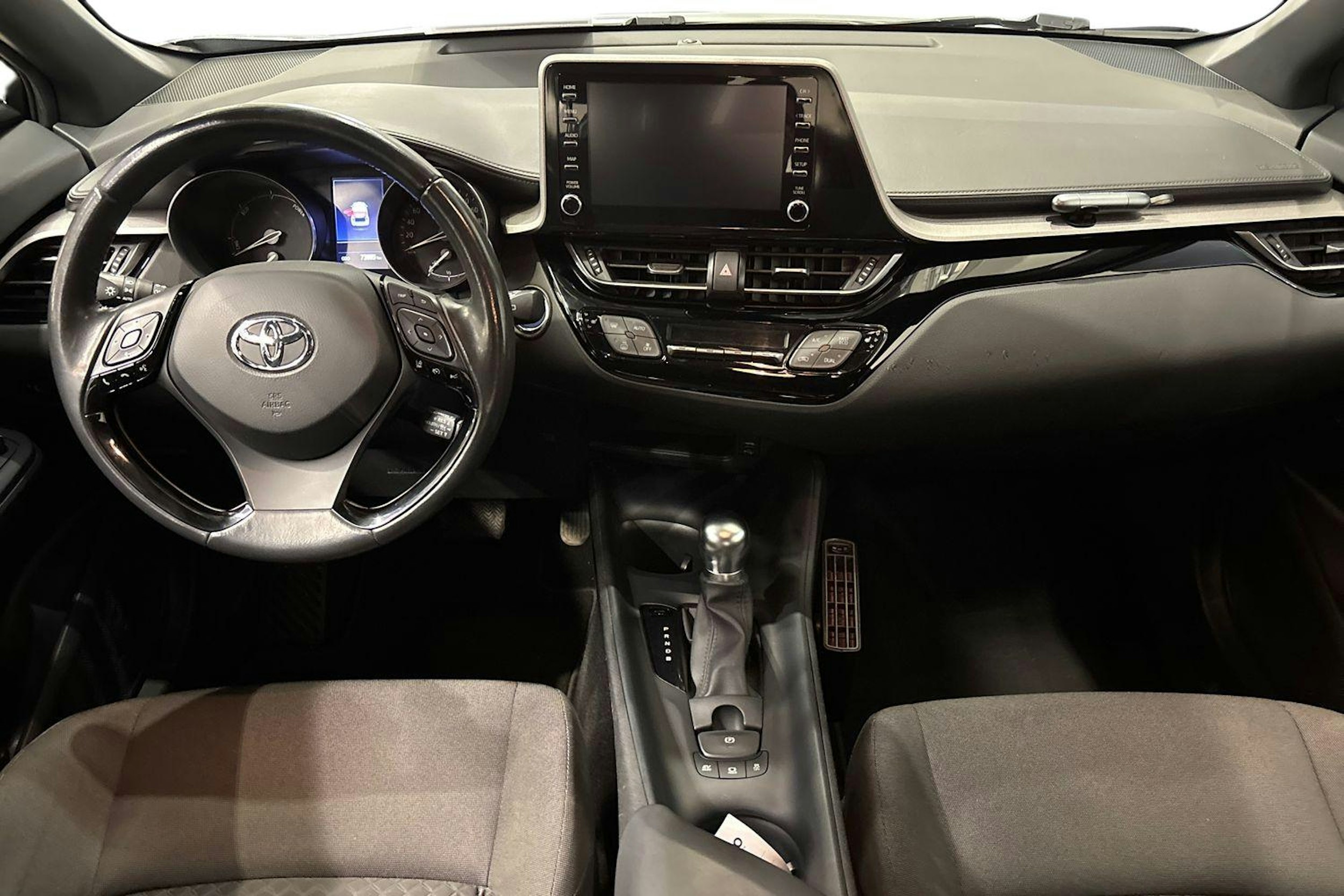 harmaa Toyota C-HR 2020 kuva 9.