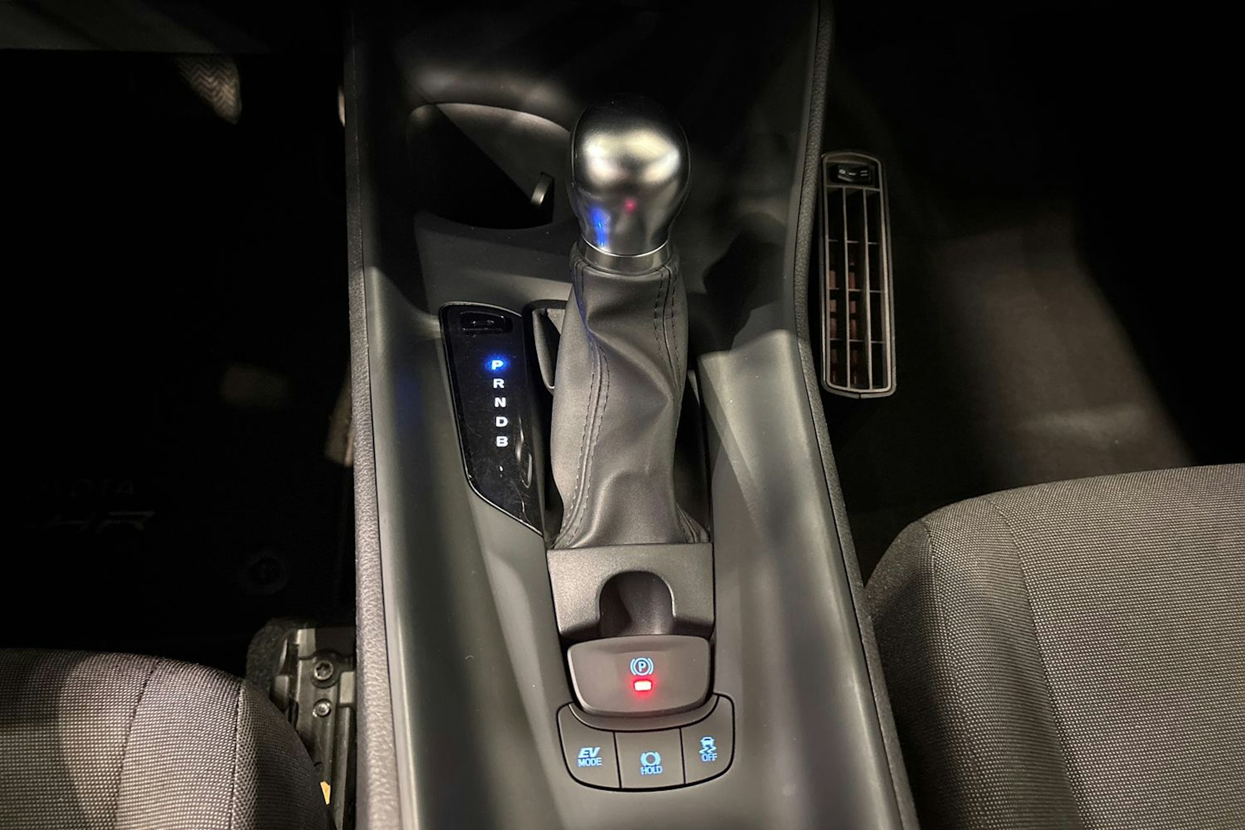 harmaa Toyota C-HR 2020 kuva 22.