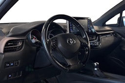 valkoinen Toyota C-HR 2020 kuva 3.