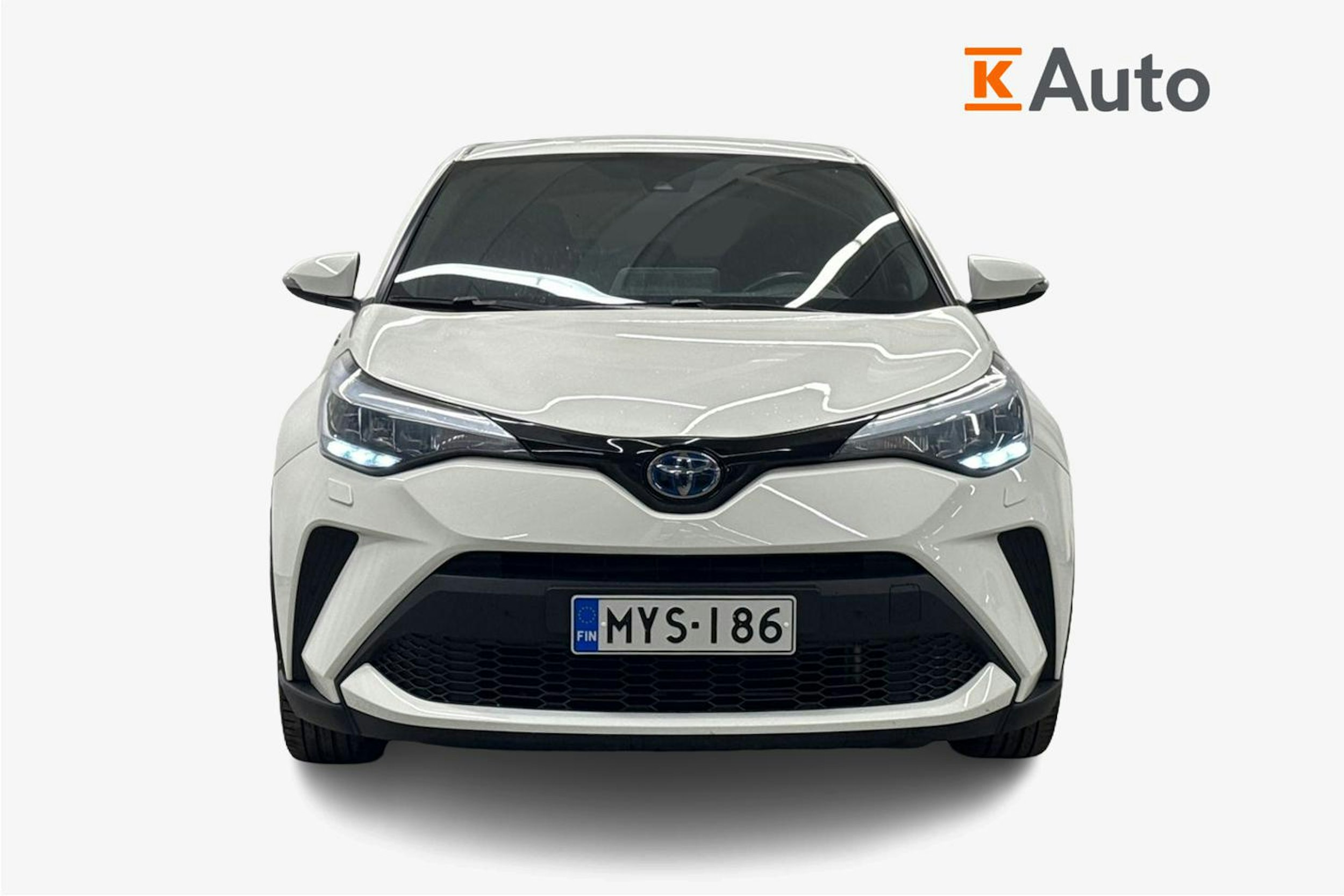 Valkoinen Toyota C-HR 2020 kuva 5.