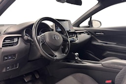 Valkoinen Toyota C-HR 2020 kuva 7.