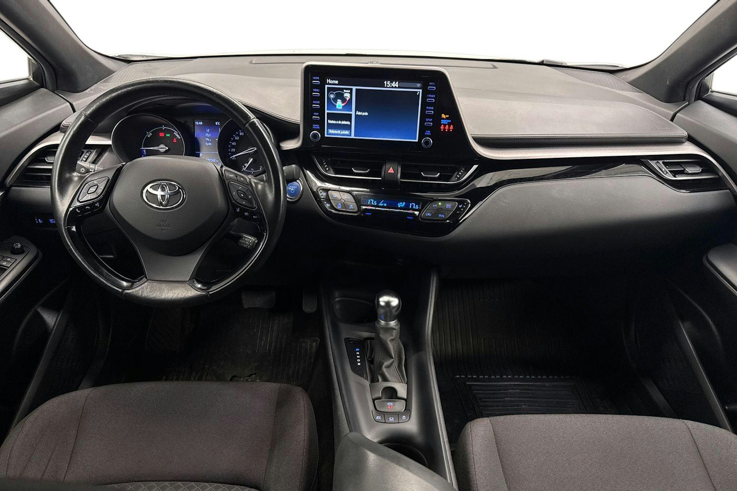 Valkoinen Toyota C-HR 2020 kuva 9.