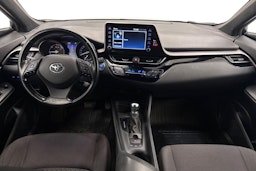 Valkoinen Toyota C-HR 2020 kuva 9.