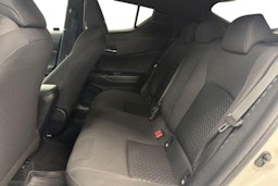 Valkoinen Toyota C-HR 2020 kuva 10.