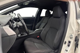 Valkoinen Toyota C-HR 2020 kuva 11.