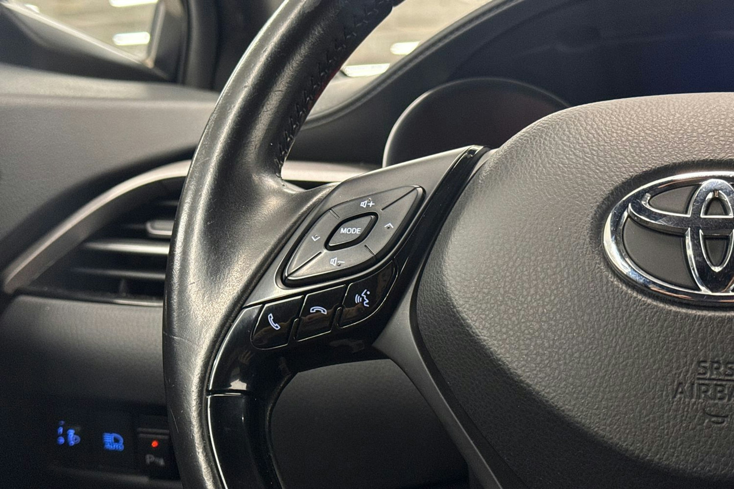 Valkoinen Toyota C-HR 2020 kuva 15.