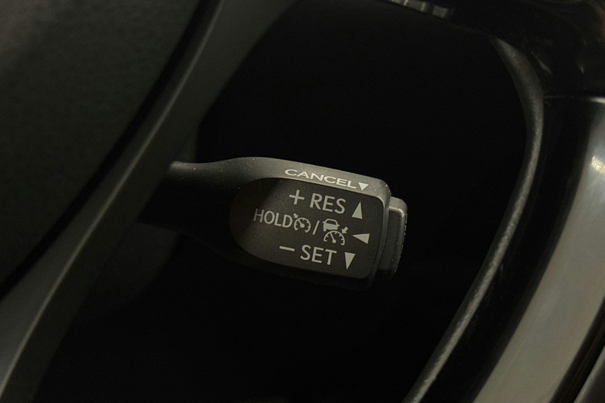 Valkoinen Toyota C-HR 2020 kuva 17.