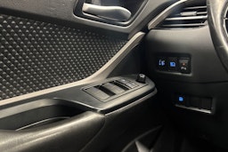 Valkoinen Toyota C-HR 2020 kuva 19.