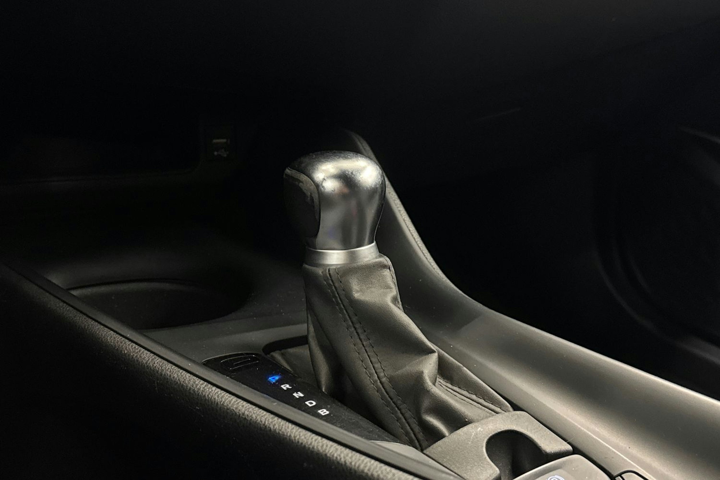 Valkoinen Toyota C-HR 2020 kuva 20.