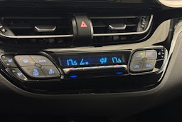 Valkoinen Toyota C-HR 2020 kuva 23.