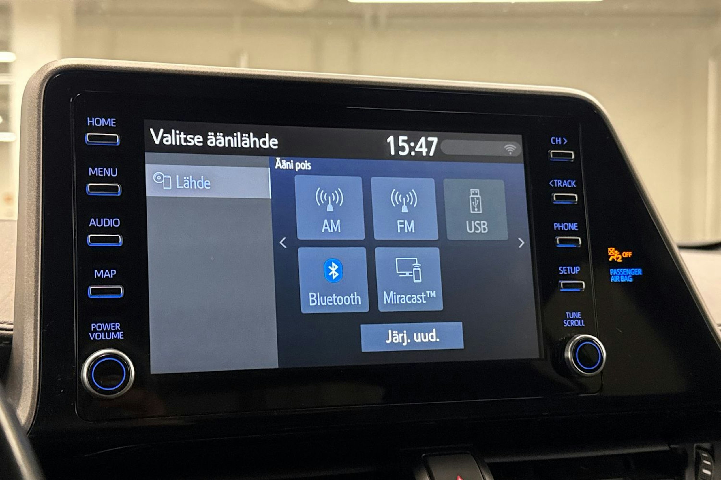 Valkoinen Toyota C-HR 2020 kuva 26.