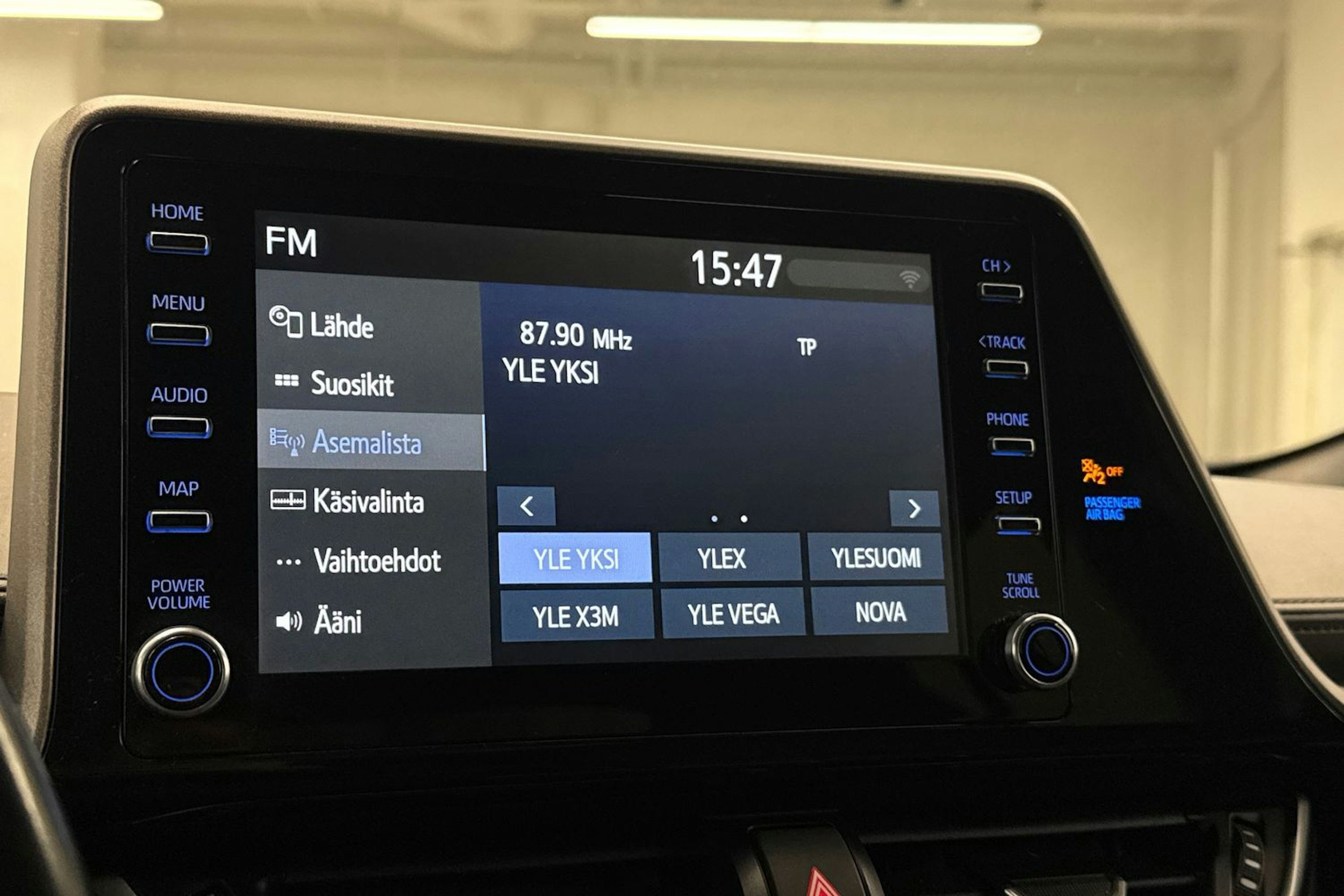 Valkoinen Toyota C-HR 2020 kuva 27.