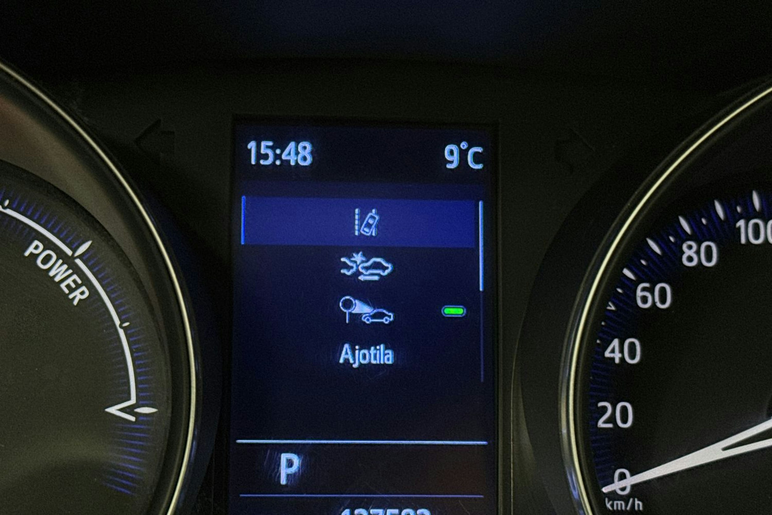 Valkoinen Toyota C-HR 2020 kuva 32.