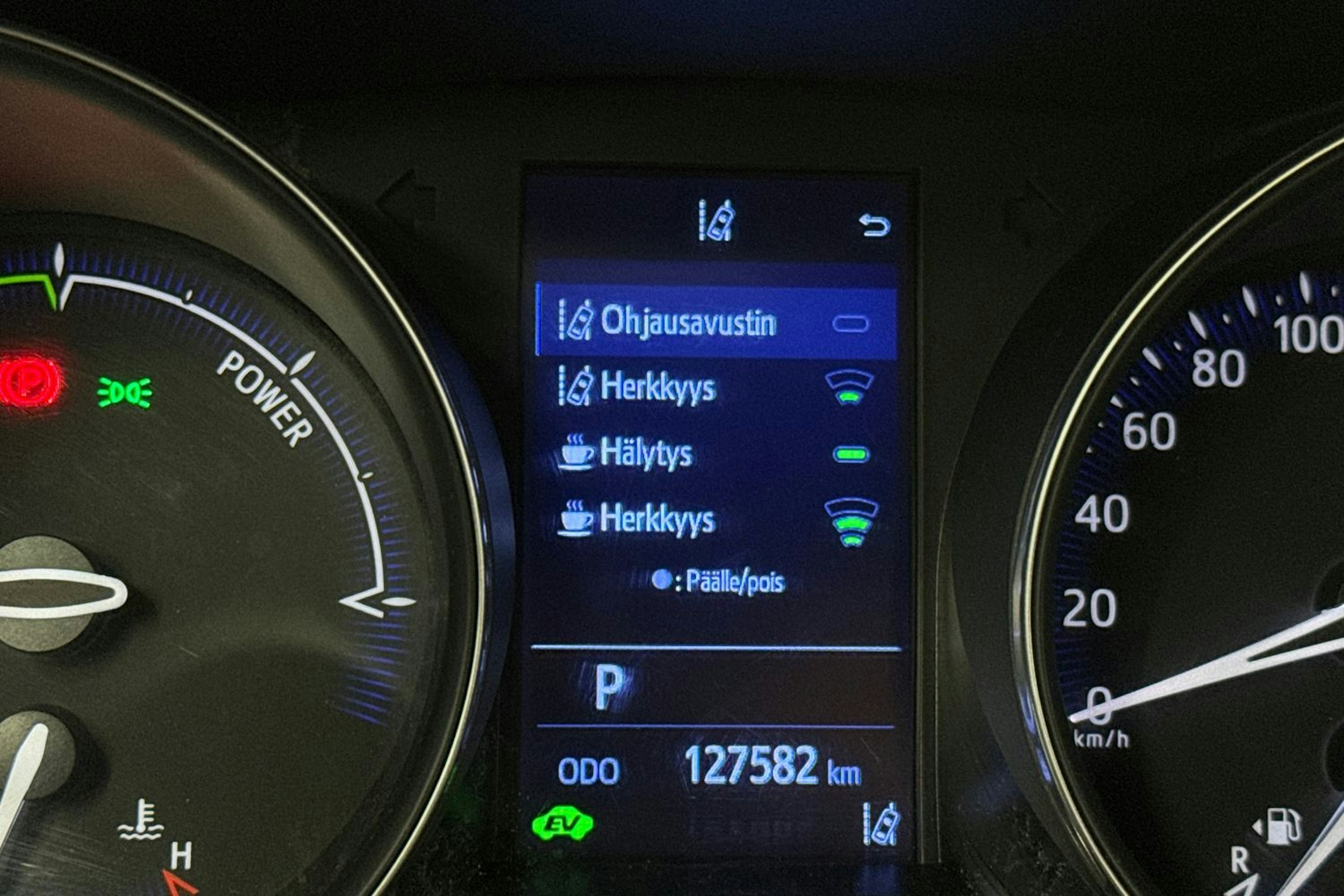 Valkoinen Toyota C-HR 2020 kuva 33.