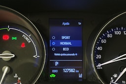 Valkoinen Toyota C-HR 2020 kuva 35.