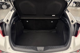 Valkoinen Toyota C-HR 2020 kuva 36.