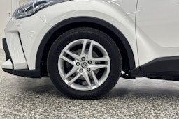 Valkoinen Toyota C-HR 2020 kuva 37.