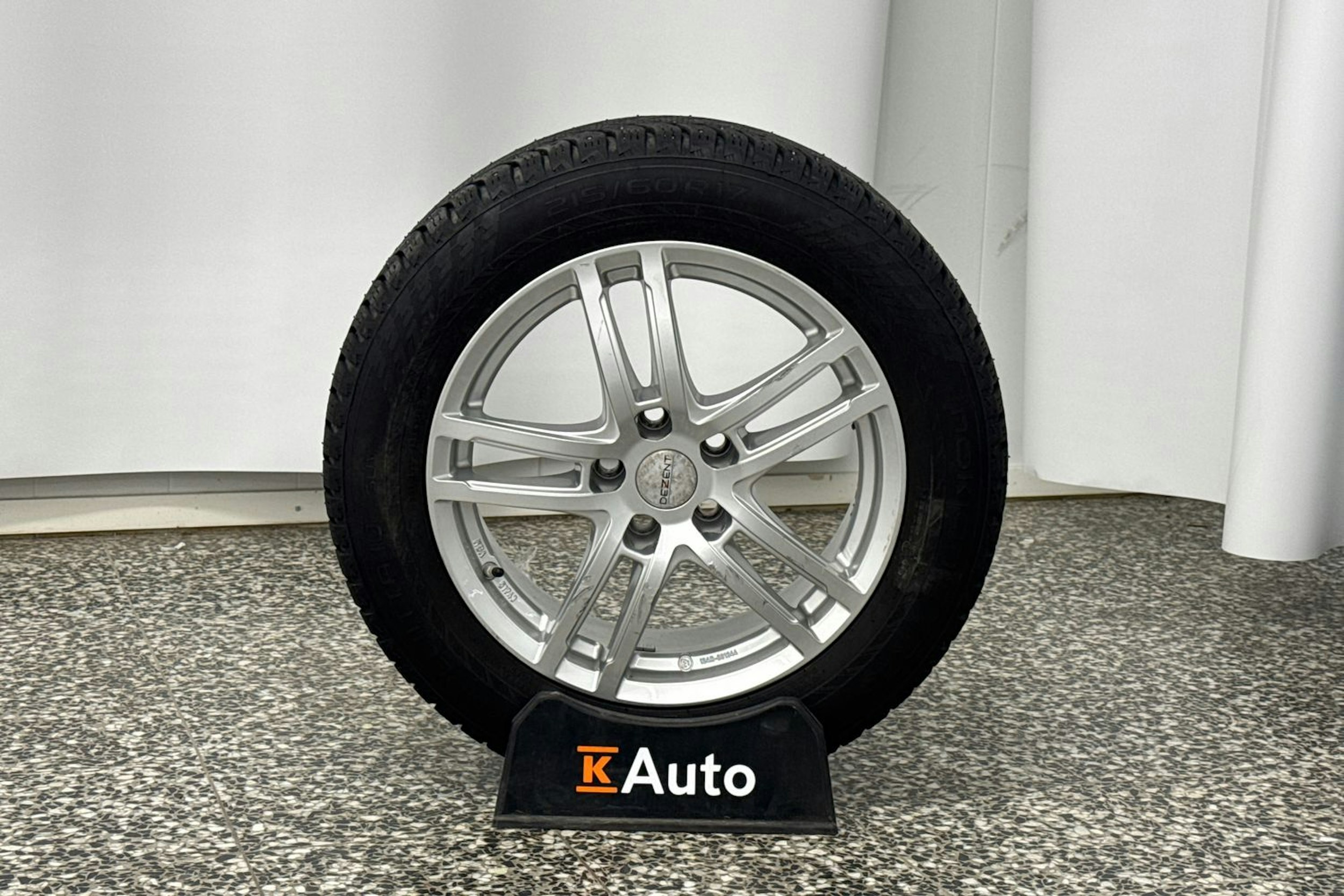 Valkoinen Toyota C-HR 2020 kuva 39.