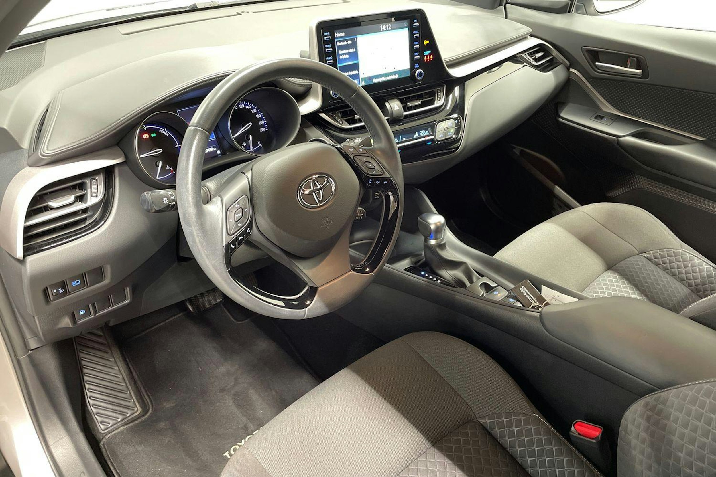 hopea Toyota C-HR 2020 kuva 7.